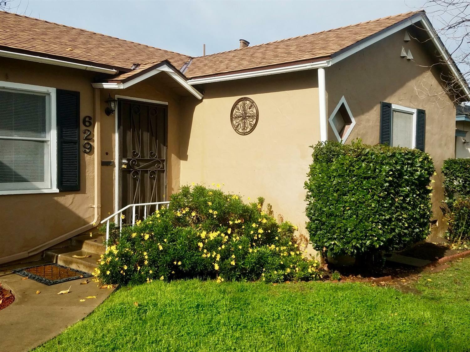 Property Photo:  629 N Gem Street  CA 93274 