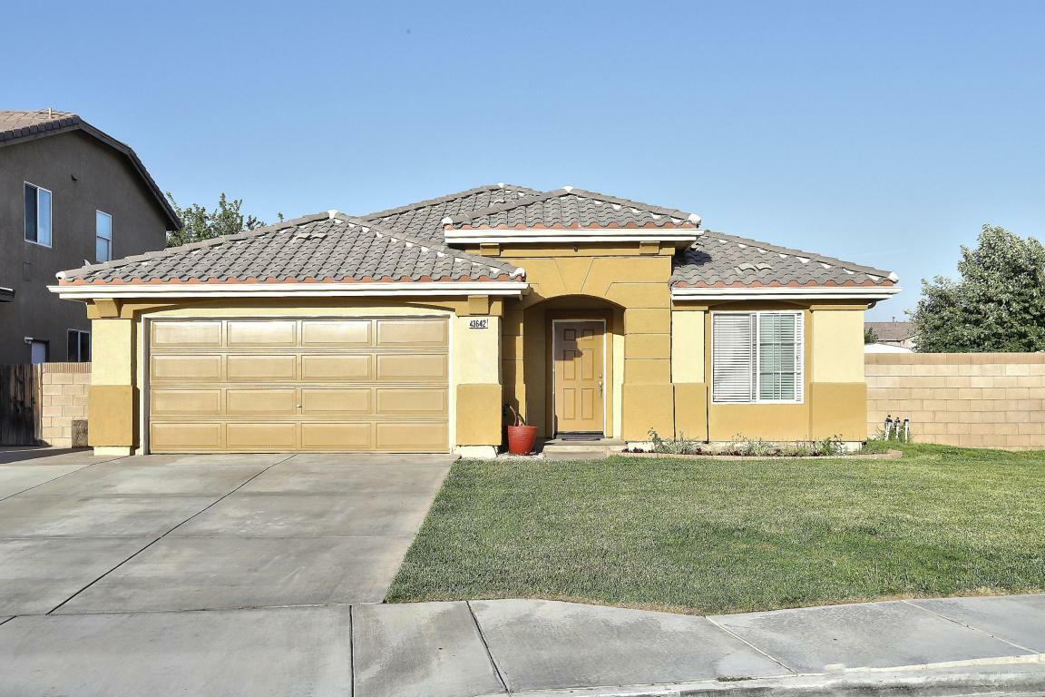 Property Photo:  43642 Dana Drive  CA 93535 