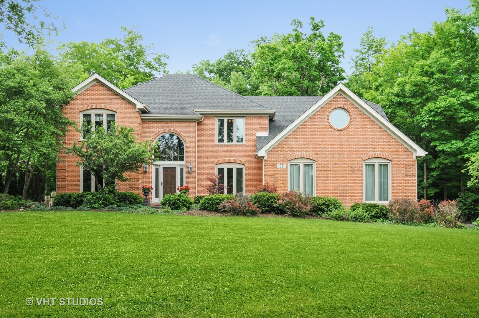 Property Photo: 28 Chippewa Drive IL 60543