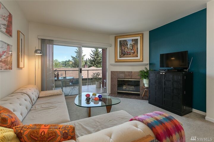 Property Photo:  2760 76th Ave SE 402  WA 98040 