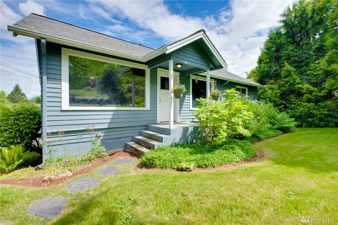 Property Photo:  2130 N Callow Ave  WA 98312 