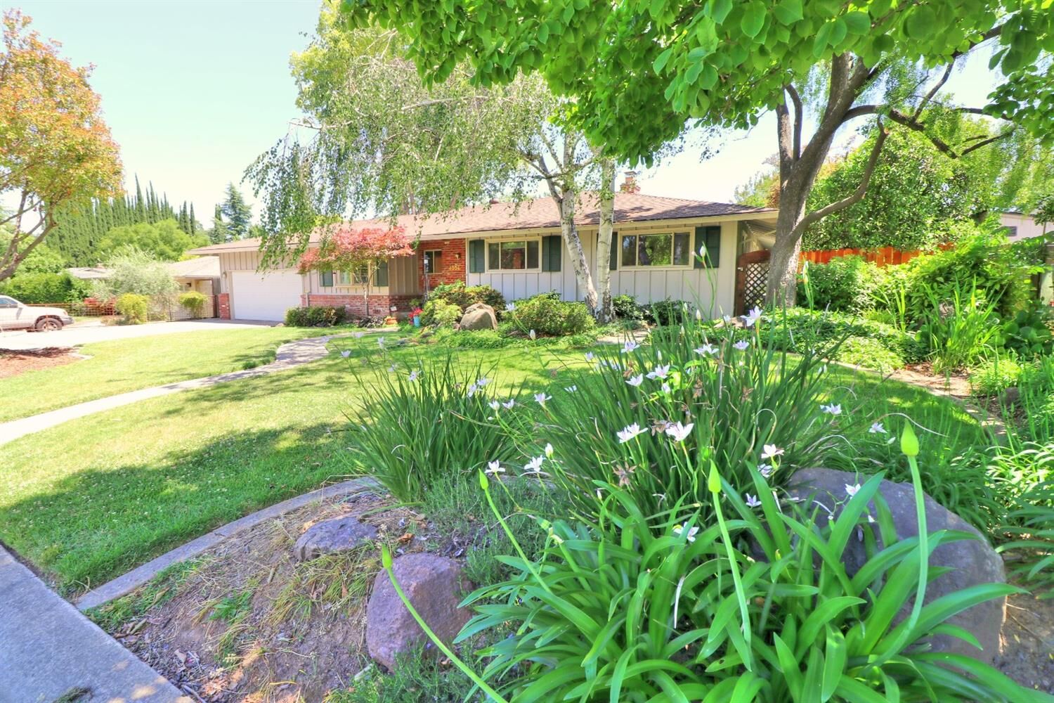 Property Photo: 4004 Cayente Way CA 95864