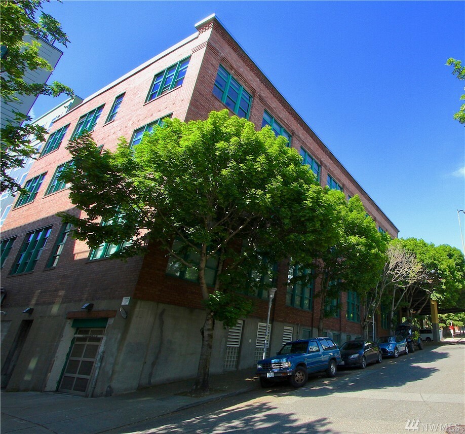 Property Photo:  66 Bell St 62  WA 98121 