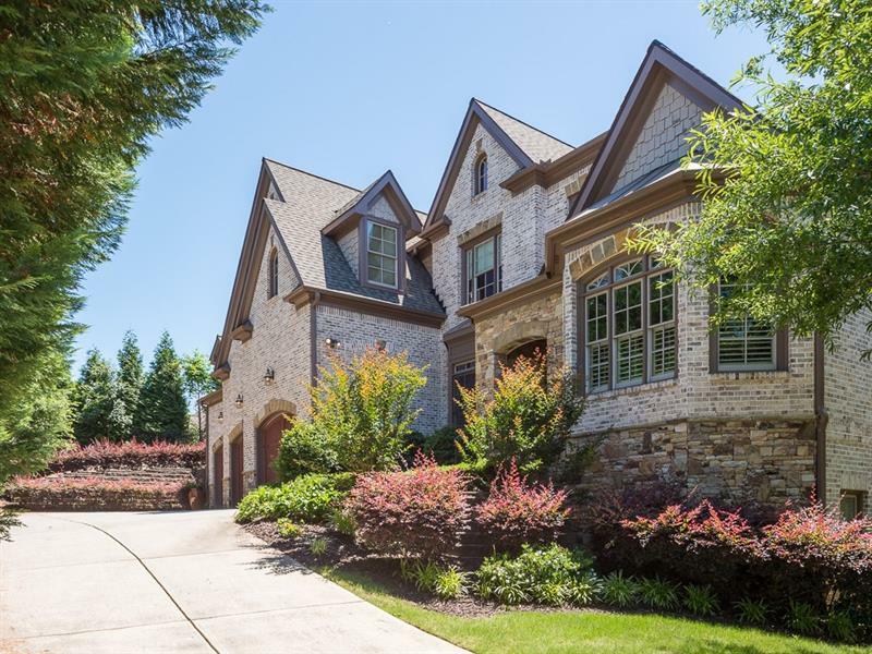 Property Photo: 10376 Royal Terrace 30022