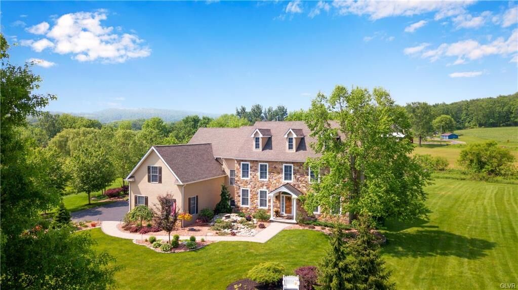 Property Photo:  10 Stoudts Lane  PA 18042 