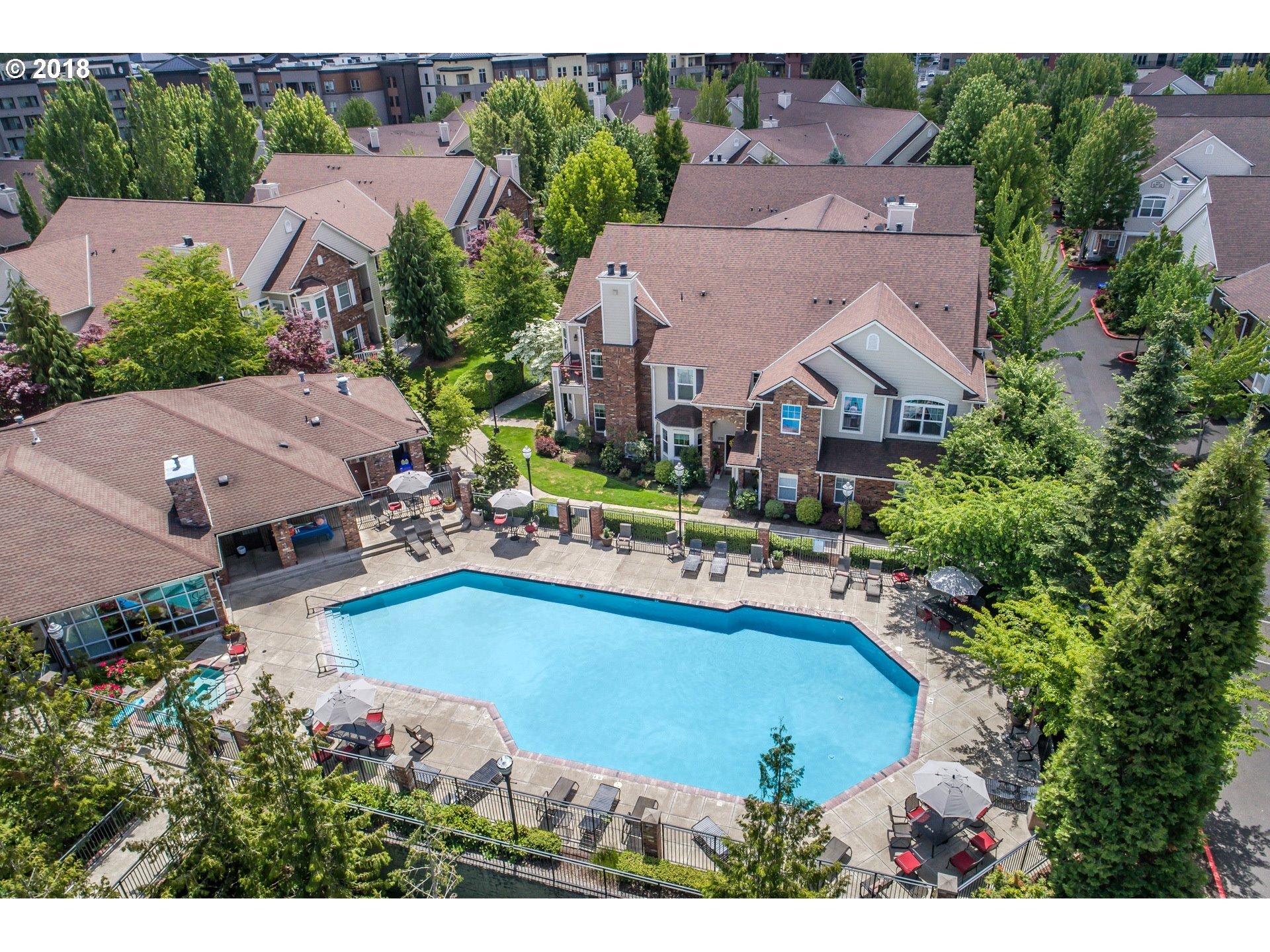 Property Photo: 1170 NE 64th Ln 1201 OR 97124