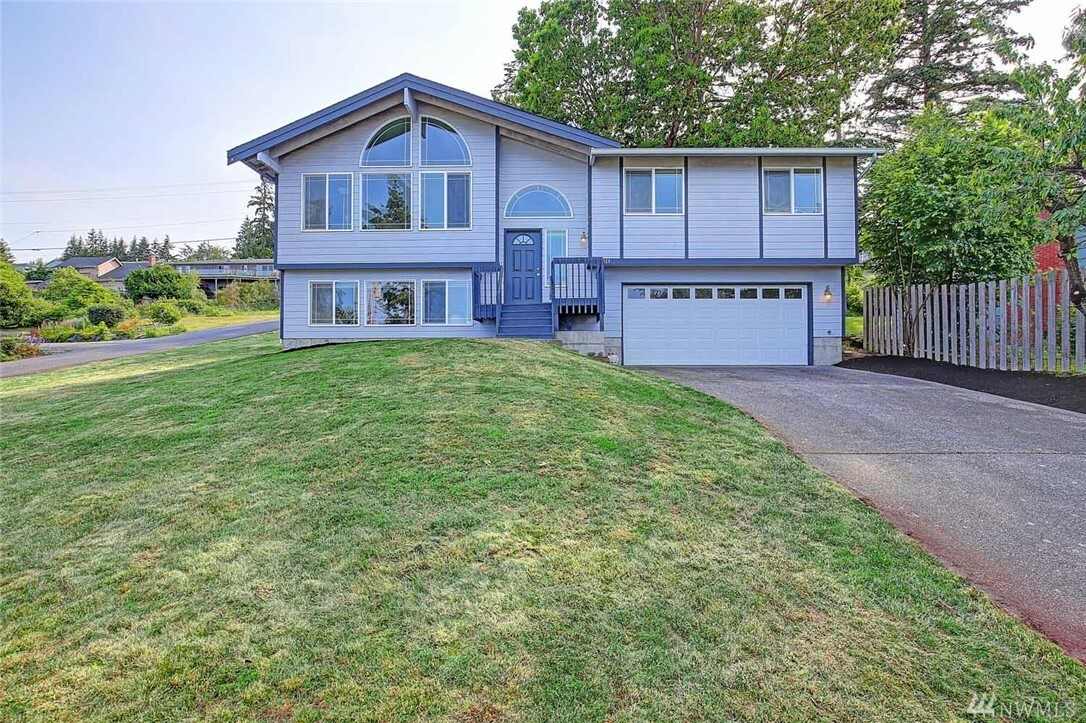 Property Photo:  1314 Country Club Dr  WA 98282 