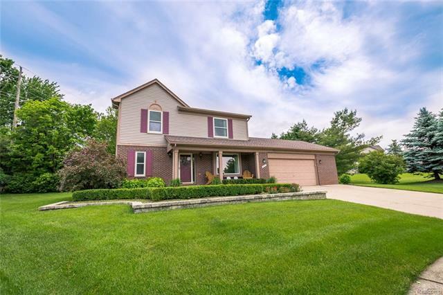 Property Photo: 918 Meadowbrook Way Court MI 48381