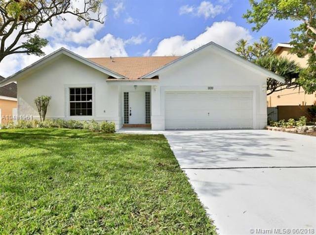 Property Photo:  620 NW 207th Ave  FL 33029 