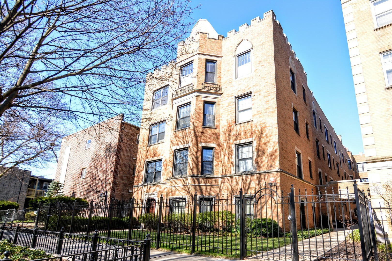 Property Photo:  4816 N Hermitage Avenue 2E  IL 60640 