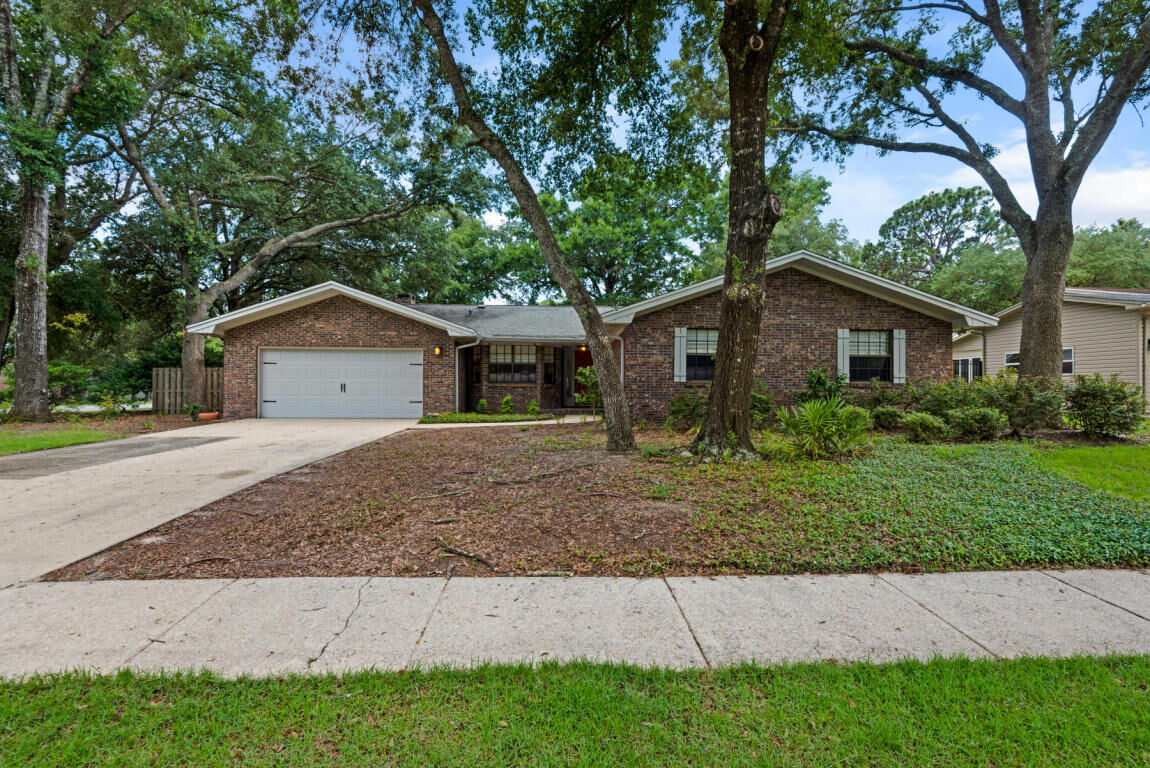 Property Photo:  101 Seminole Circle  FL 32578 