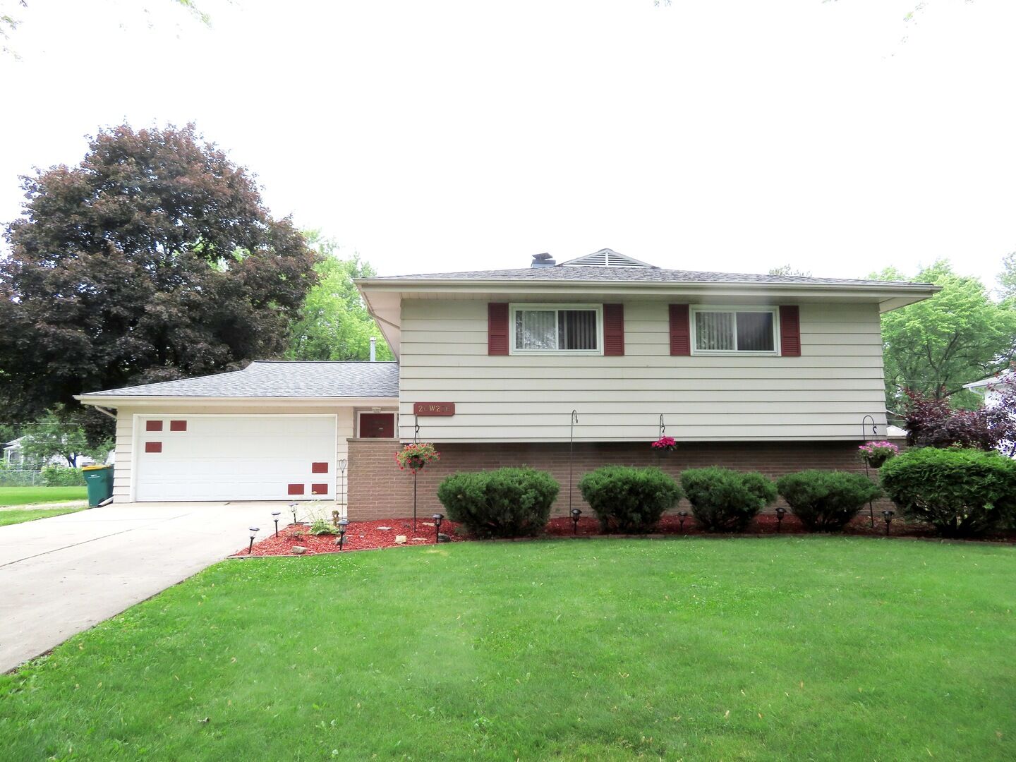 Property Photo: 26W276 Blair Street IL 60190