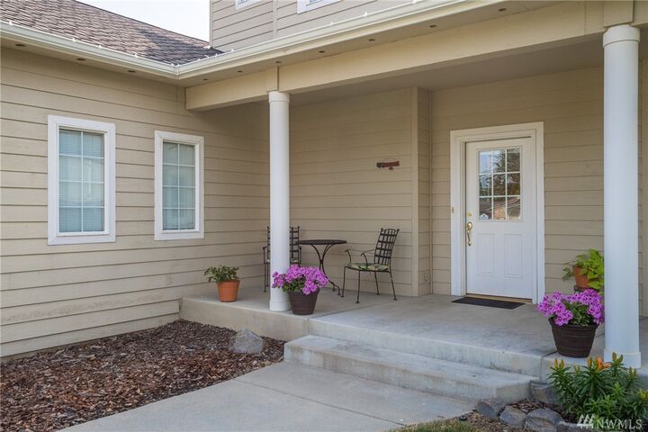 Property Photo:  1519 Willow Place  WA 98801