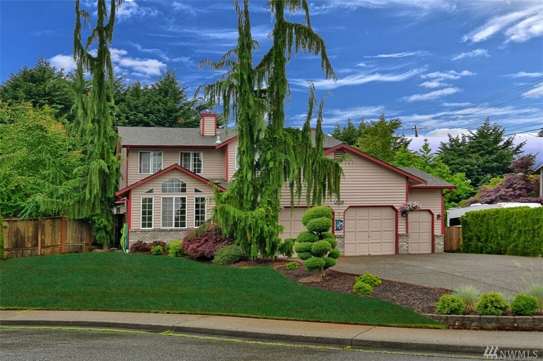 Property Photo: 3008 118th Dr NE WA 98258