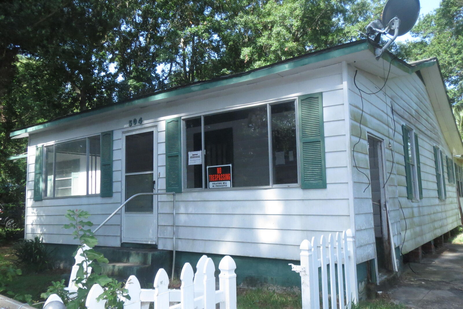 Property Photo:  504 Tennessee Avenue  FL 32444