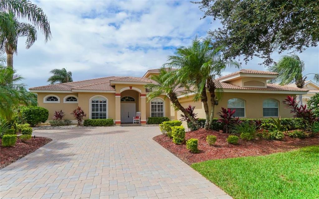Property Photo: 1118 Brambling Court FL 34212