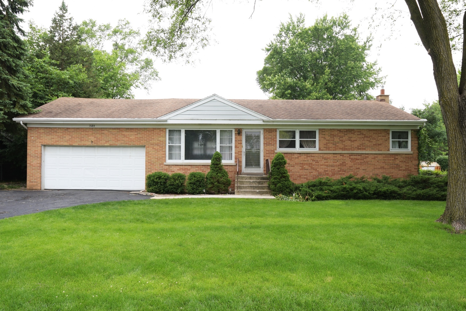 Property Photo: 1684 Central Avenue IL 60062