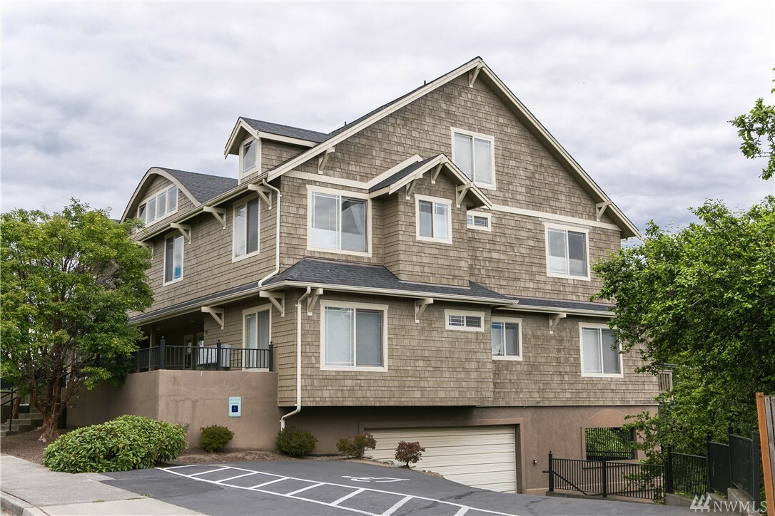 Property Photo: 1600 D St 102 WA 98225