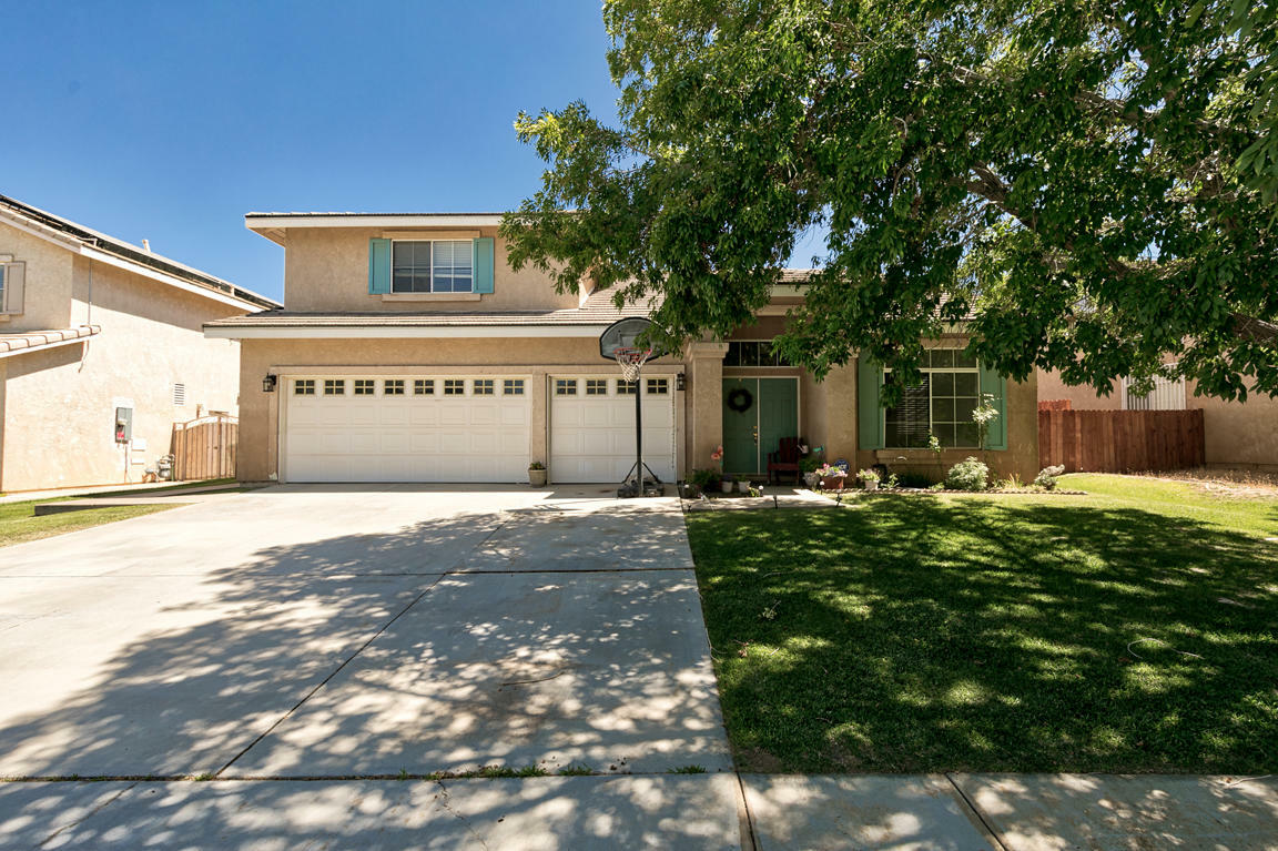 Property Photo:  1756 Blackberry Court  CA 93551 