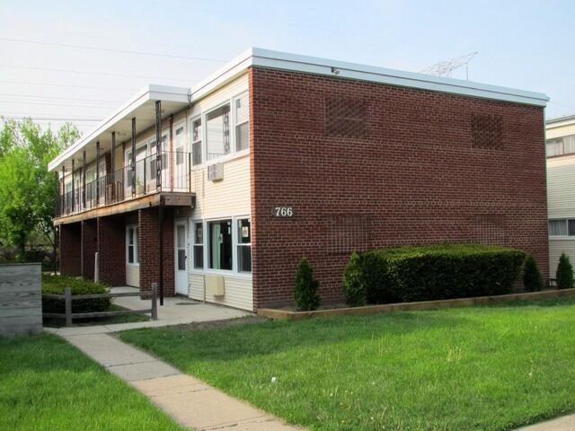 Property Photo:  766 E 5th Court H  IL 60016 