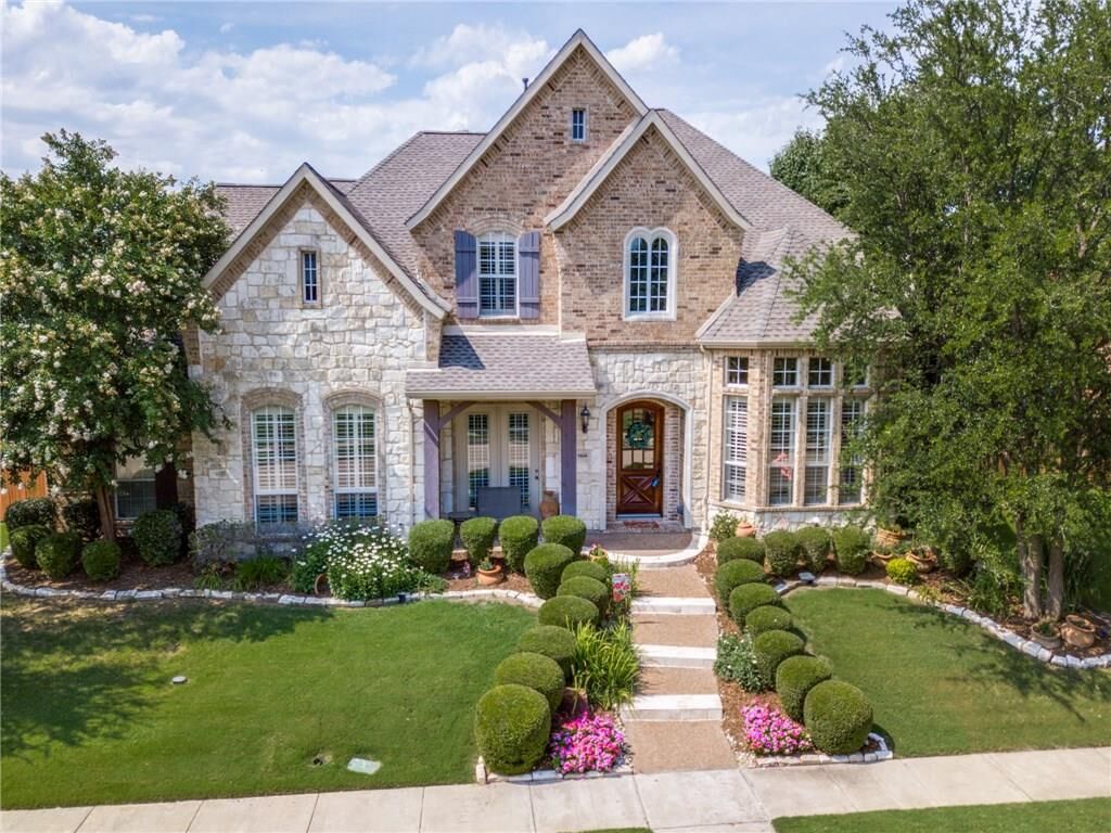 Property Photo:  7809 Chapel View Drive  TX 75070 