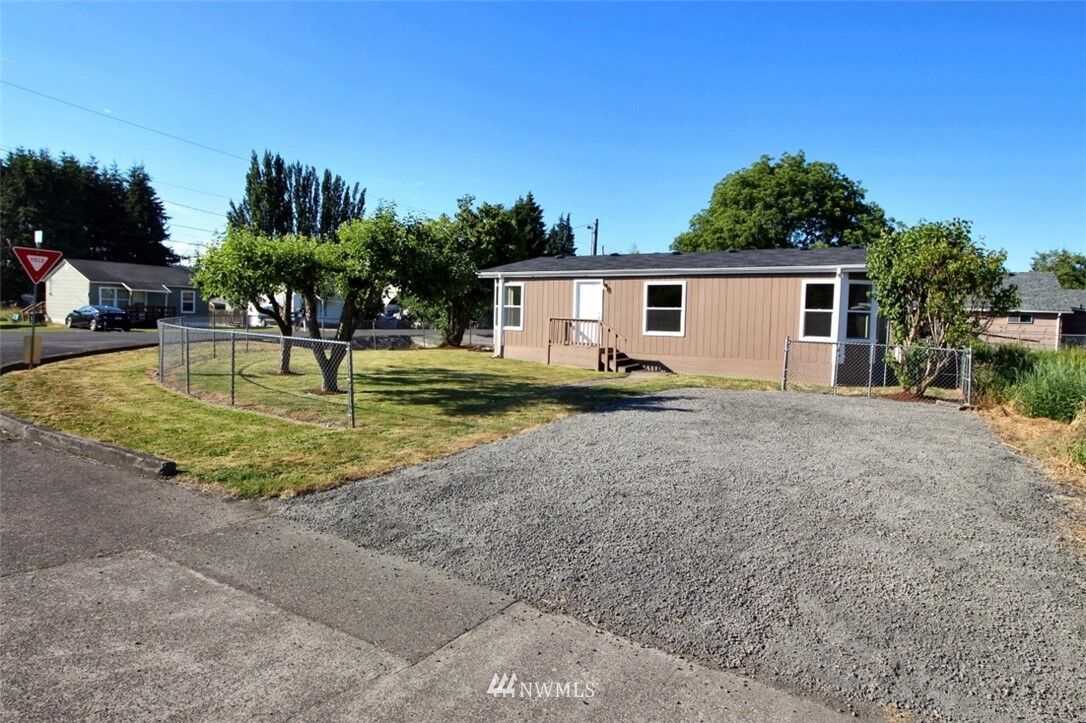 Property Photo: 2106 48th Avenue WA 98632