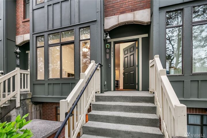 Property Photo: 1937 NE Kenyon Ct WA 98029