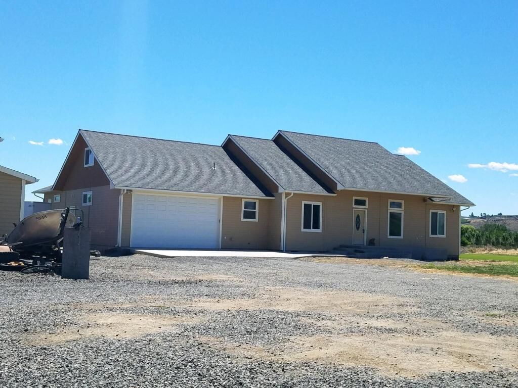 Property Photo: 1140 Old Naches Hwy WA 98908