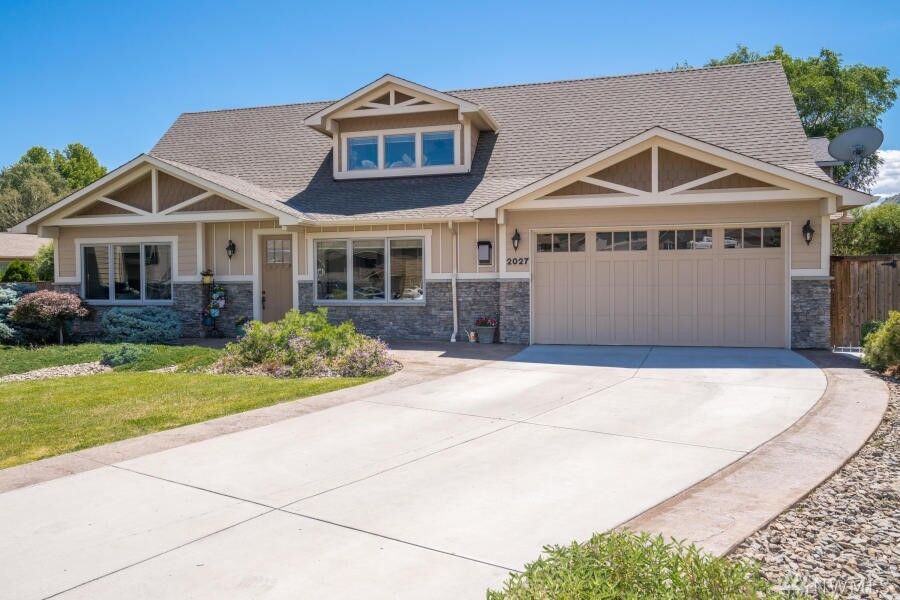 Property Photo: 2027 Woodridge St WA 98801