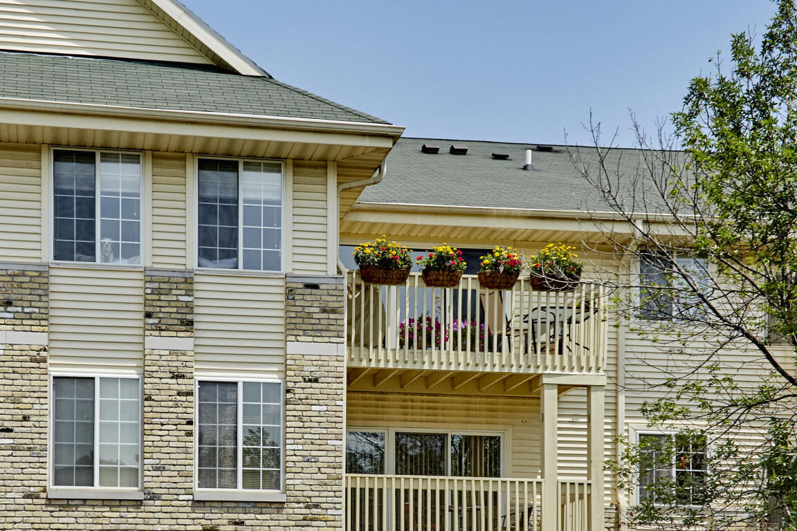 Property Photo: 520 Windstone Dr WI 53029