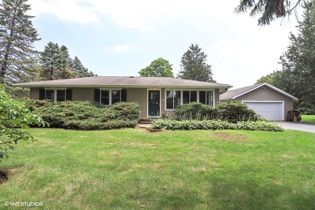 Property Photo:  5 Oakwood Road  IL 60061 