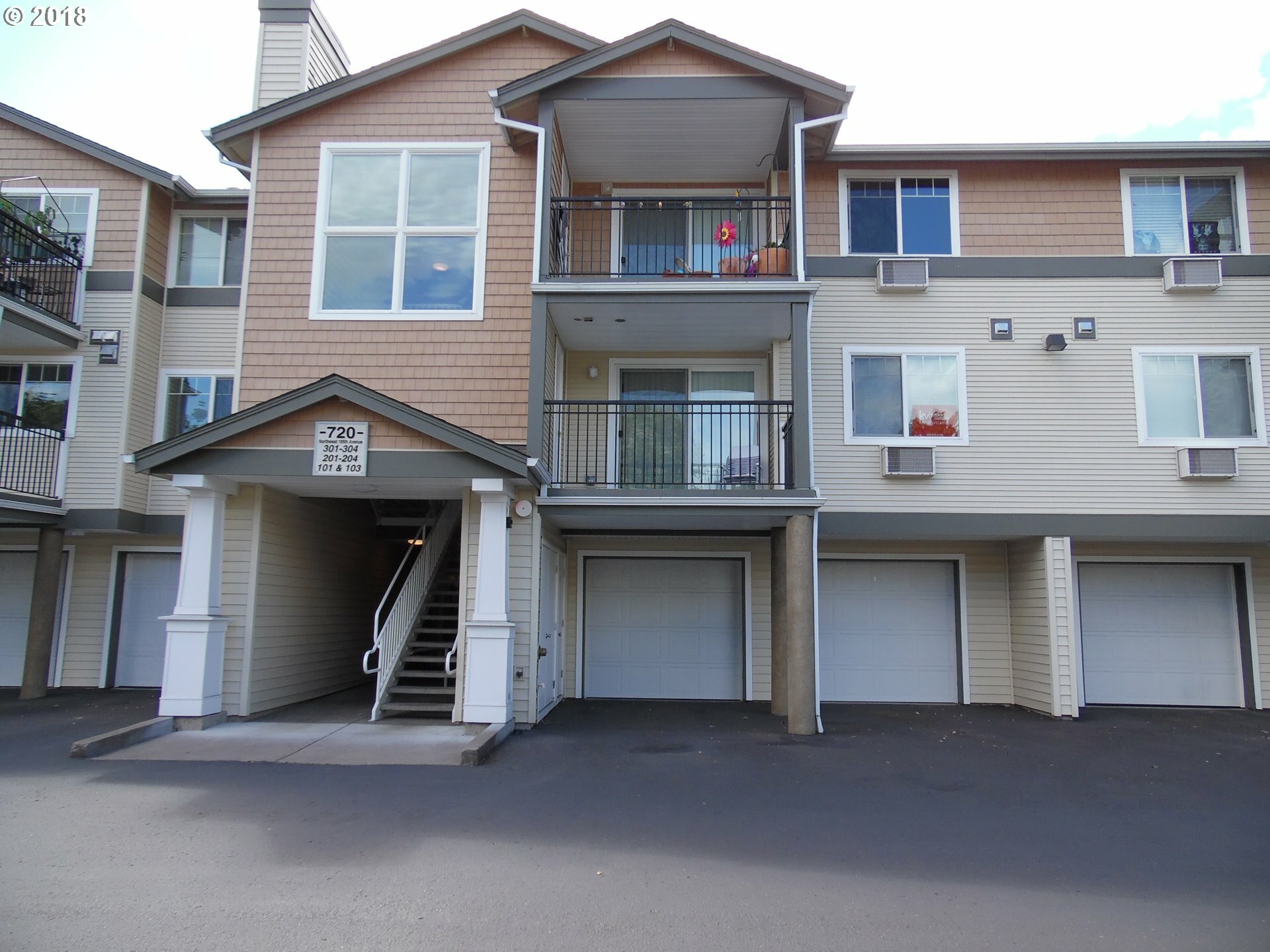 Property Photo:  720 NW 185th Ave 204  OR 97006 
