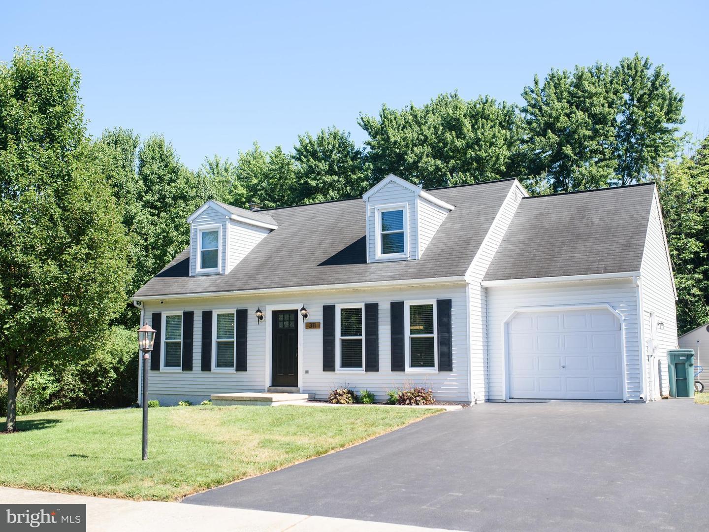 Property Photo:  311 Susan Avenue  PA 17579 