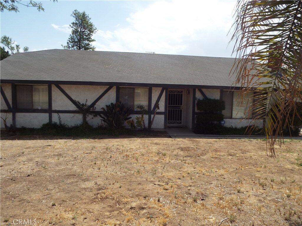 Property Photo: 17580 Clark Street CA 92570