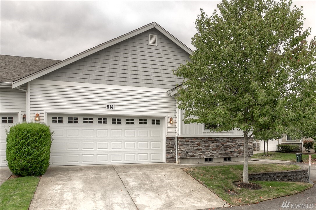 Property Photo: 814 10th St SE WA 98372