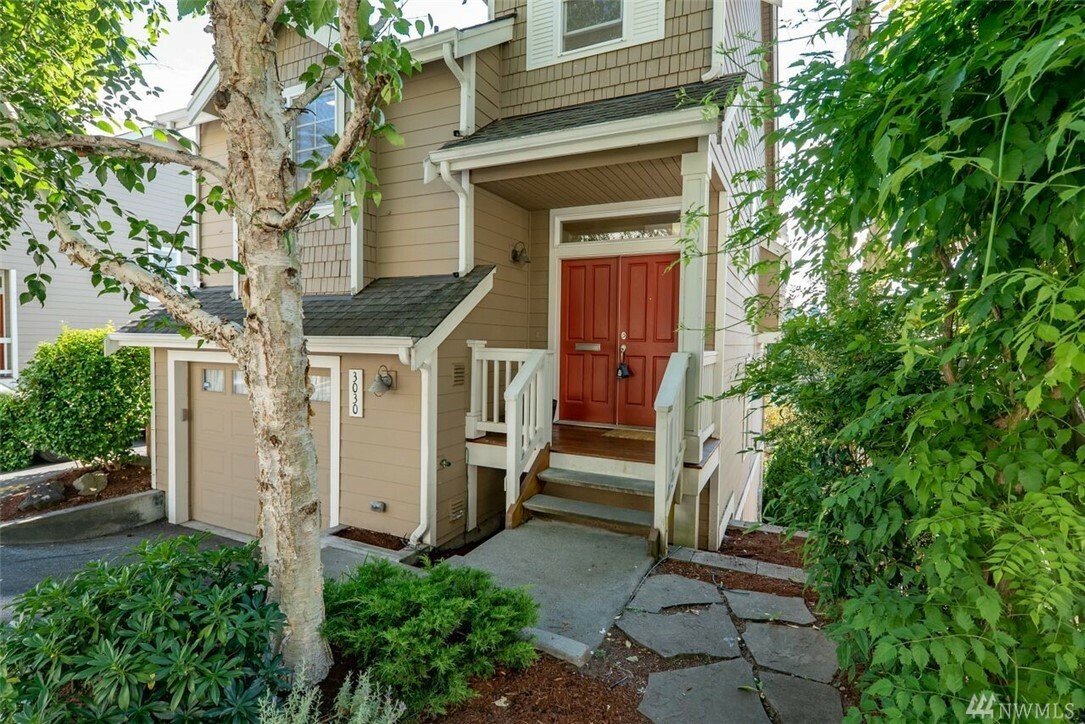 Property Photo:  3030 31st Ave W  WA 98199 