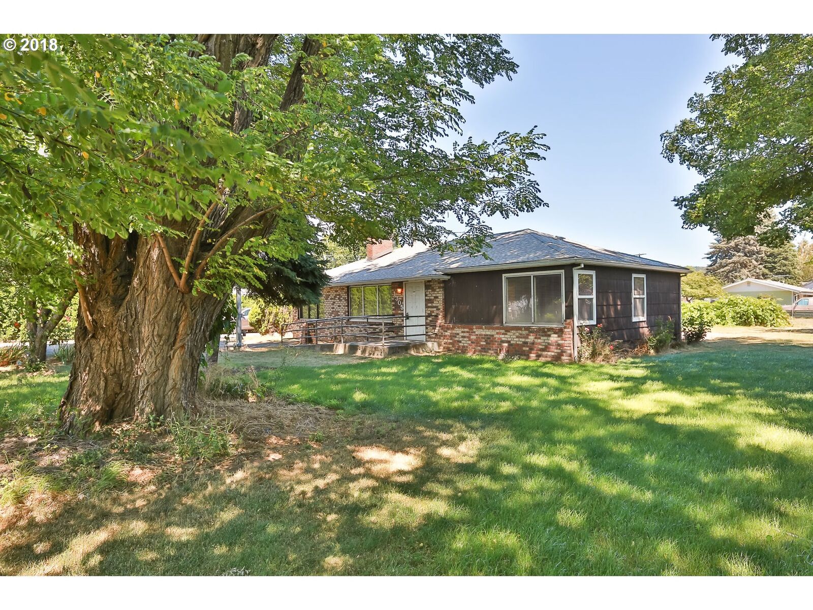 Property Photo: 1305 Tucker Rd OR 97031