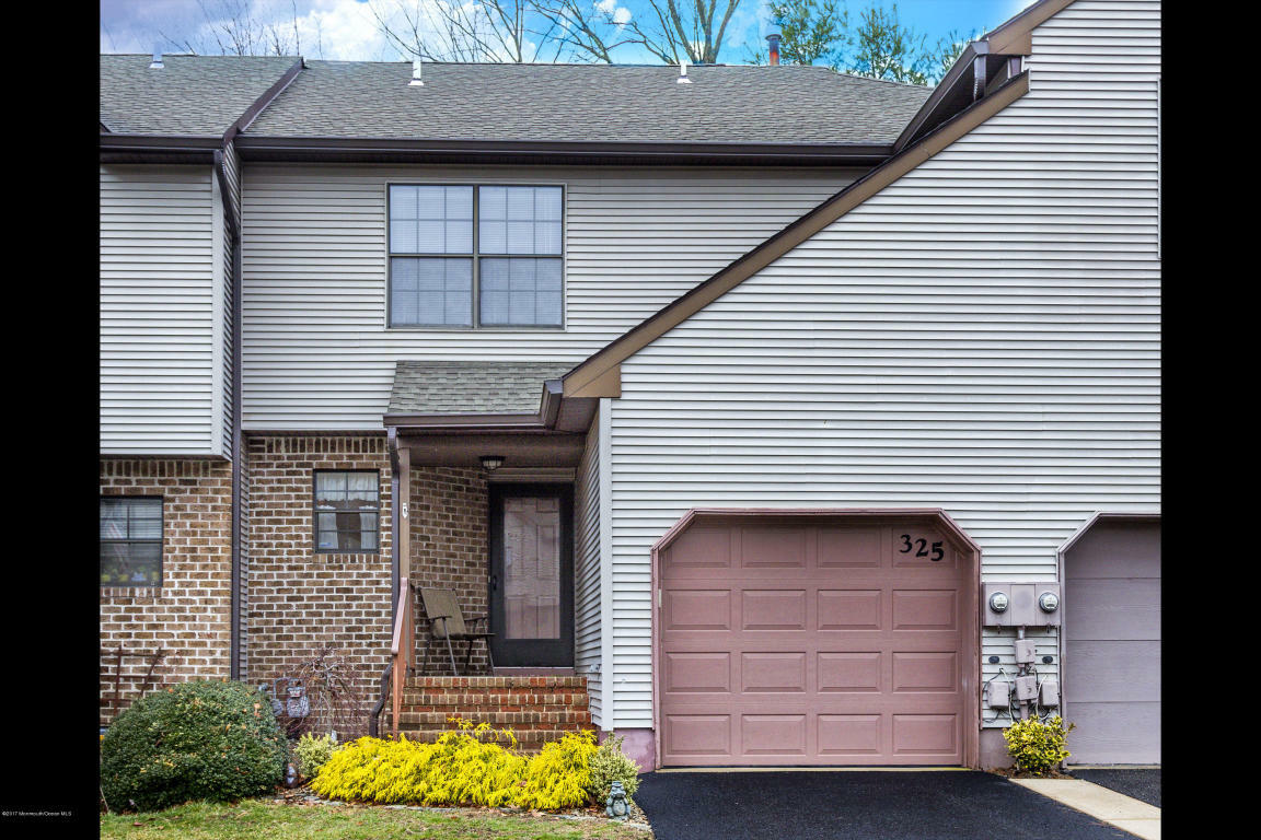 Property Photo:  325 Oak Knoll Drive  NJ 07726 