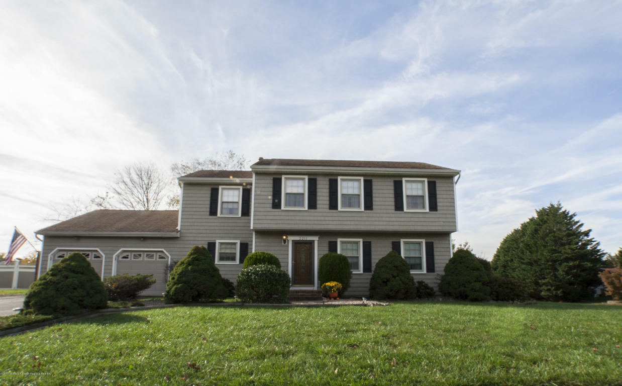 Property Photo:  2211 Oak Knoll Drive  NJ 08757 