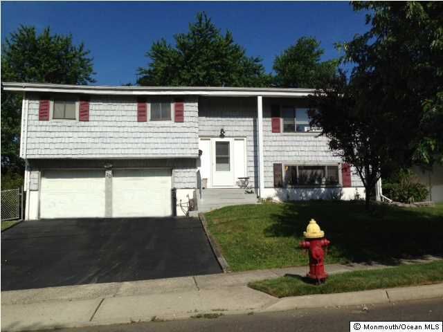 Property Photo:  20 Buttonwood Drive  NJ 08857 