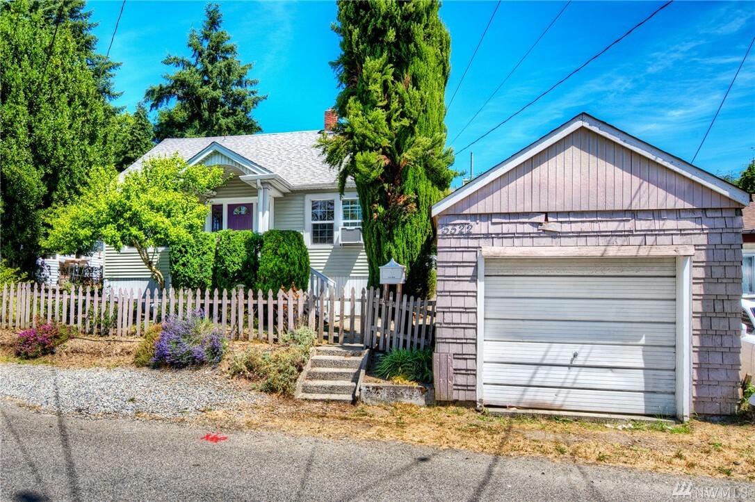 Property Photo:  5522 37th Ave S  WA 98118 