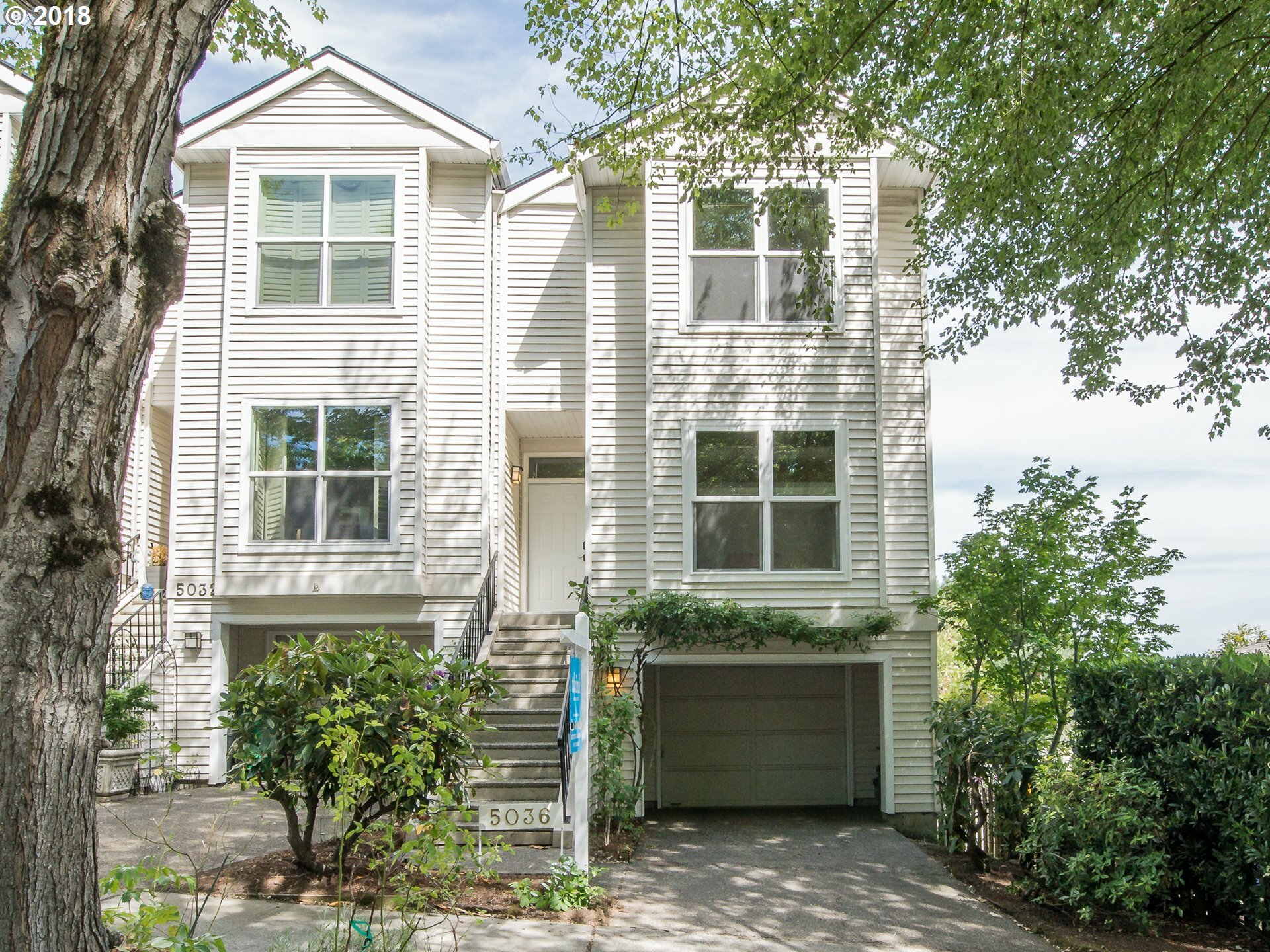 Property Photo: 5036 SW View Point Ter OR 97239
