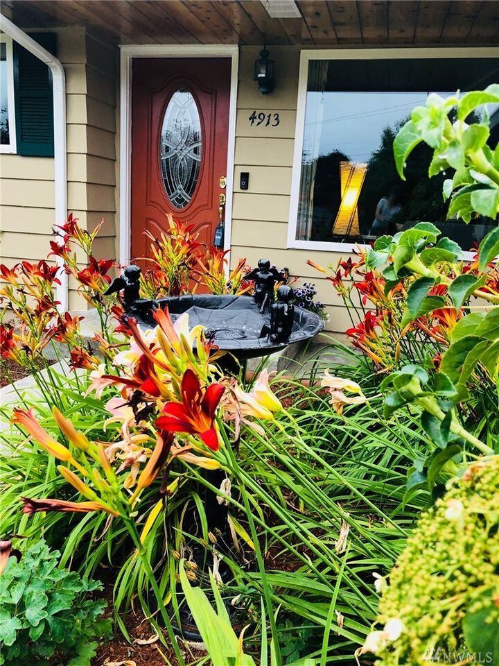 Property Photo:  4913 Vista Place  WA 98203 