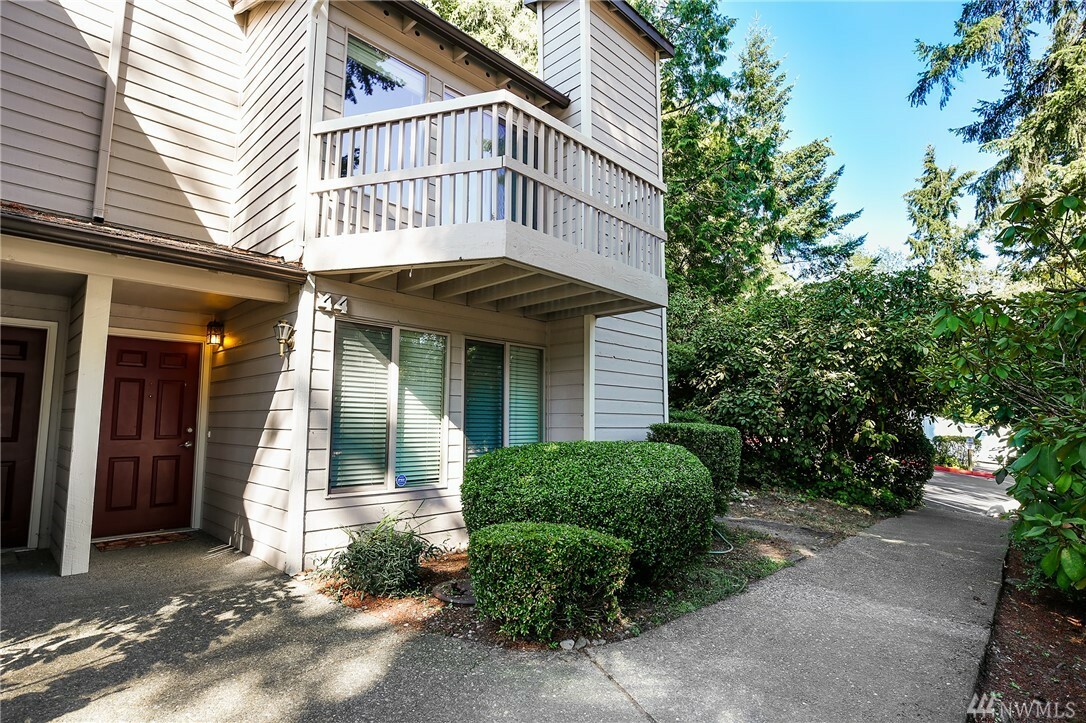 Property Photo:  1555 Union Ave NE G44  WA 98059 