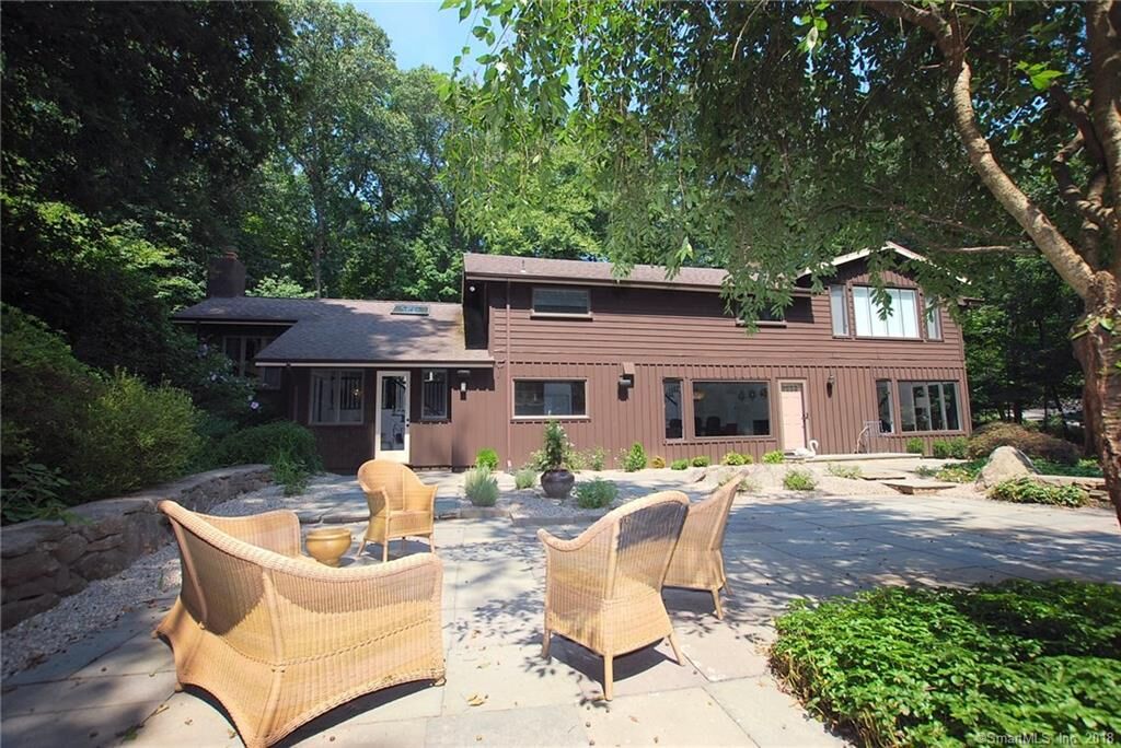 Property Photo:  7 Highwood Lane  CT 06897 