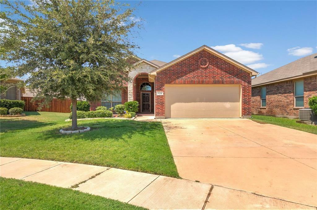 Property Photo: 720 Middleglen Court TX 76052