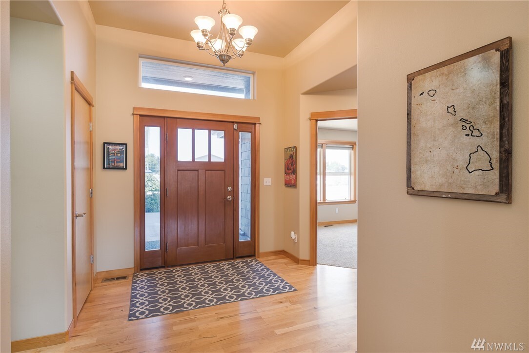 Property Photo: 412 E 2nd St WA 98276