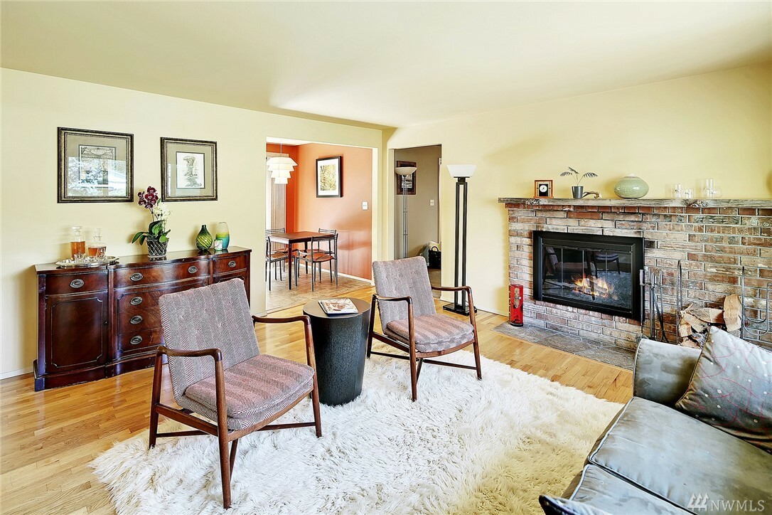 Property Photo: 5010 161st Place SW WA 98026