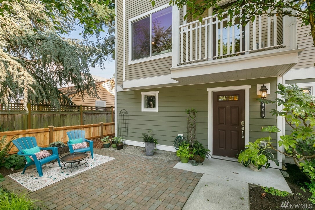 Property Photo:  2701 NE 123rd St B  WA 98125 