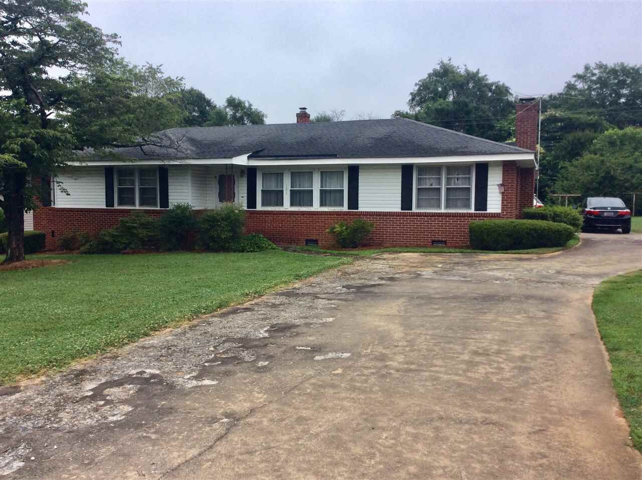 Property Photo:  121 Hancock Avenue  SC 29302